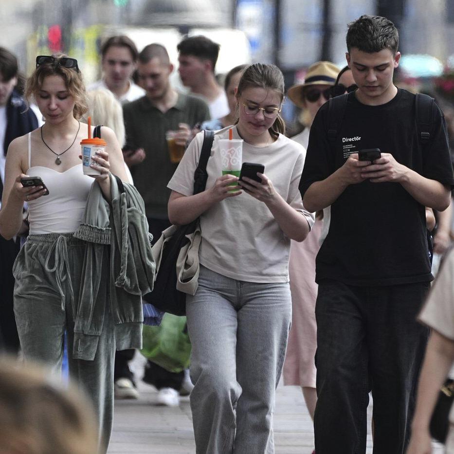 Disruptions of cellphone internet links in Russia are spreading